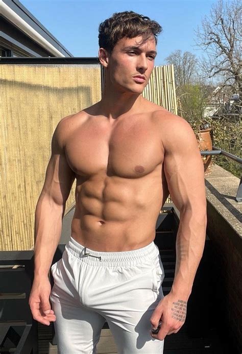 hung muscle hunk